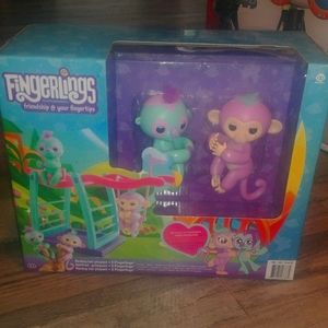 Fingerlings toys